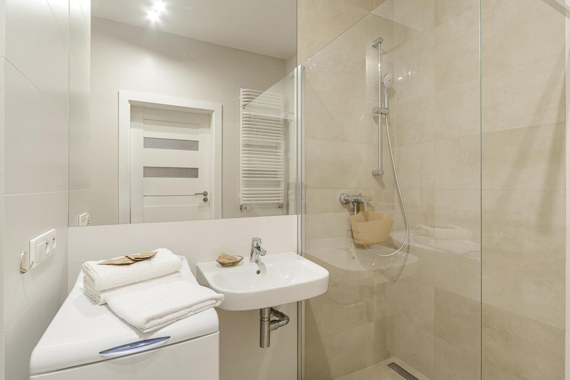 19 Dzielnica Kolejowa P&O Serviced Apartments Varşovia Exterior foto
